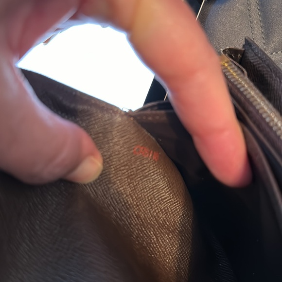 EUC Louis Vuitton Damier Ebene Sarah Wallet - Picture 12 of 12
